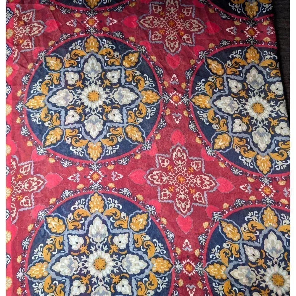 Huge Mandala Pattern Scarf - Picture 5 of 6